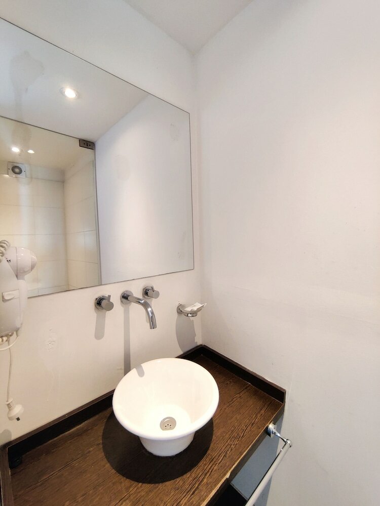 Фото Bens Downtown Apartments