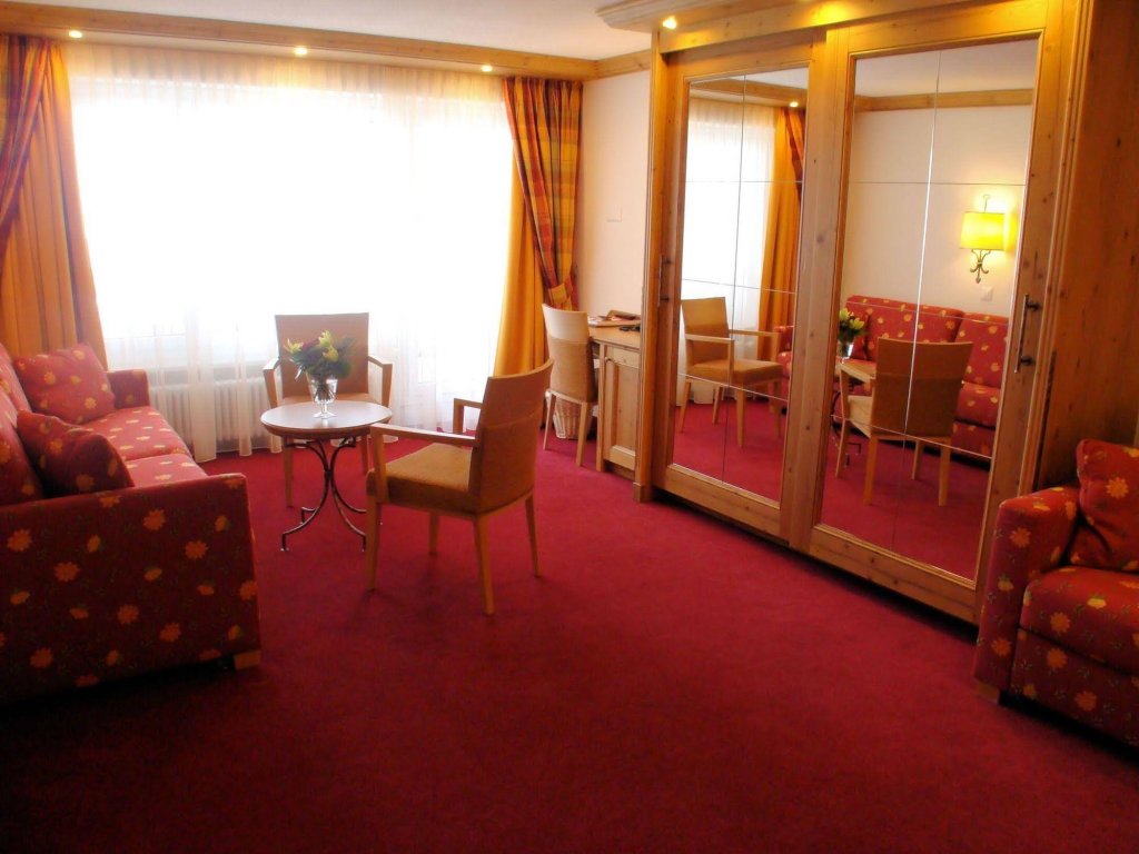 Фото Hotel Holiday