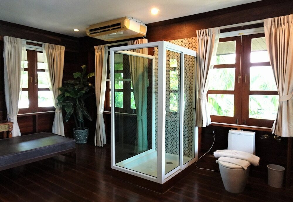 Фото West Wonder Riverside Resort