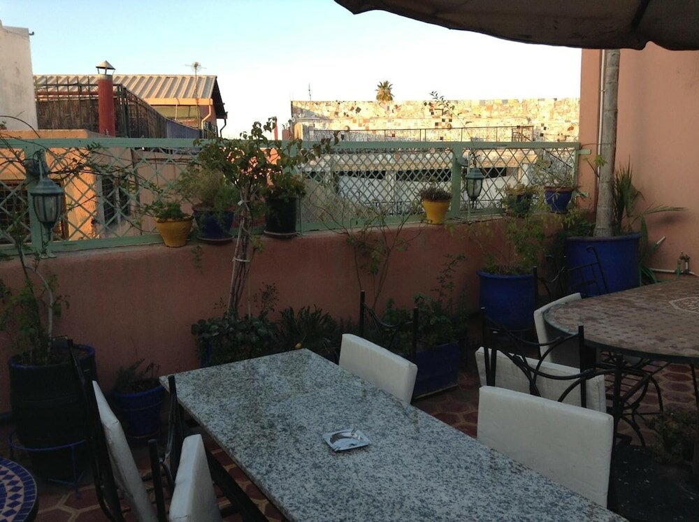 Фото Faouzi Hôtel