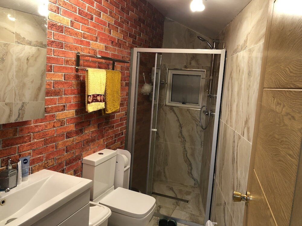 Фото Centrally Located 4 Bedroom House