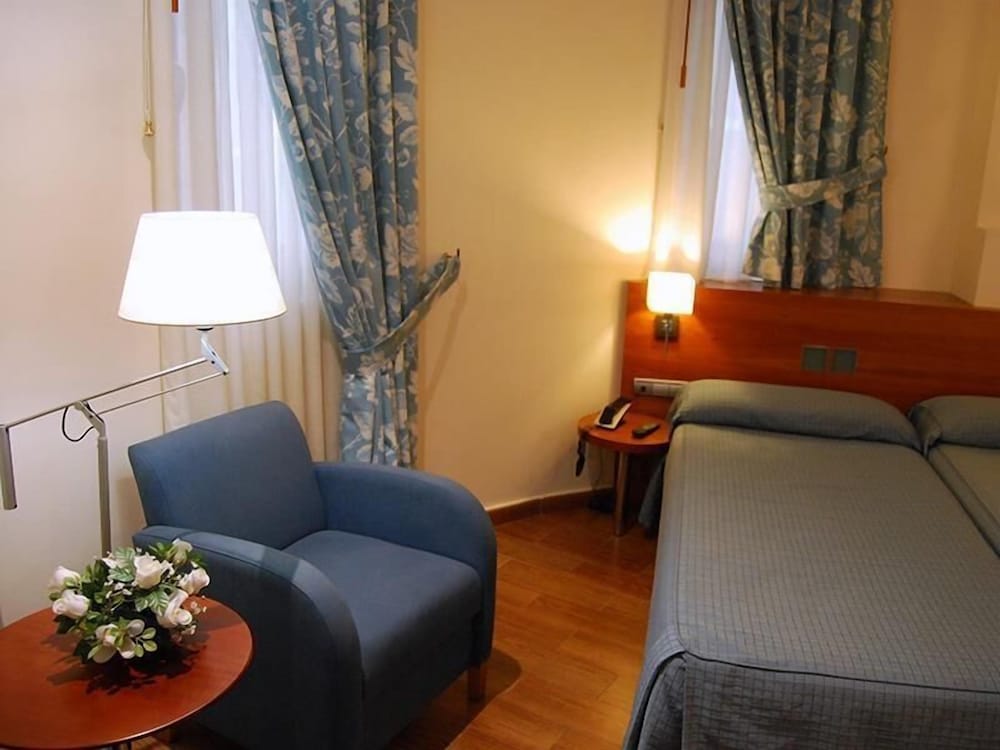 Фото Hotel Mieres del Camino