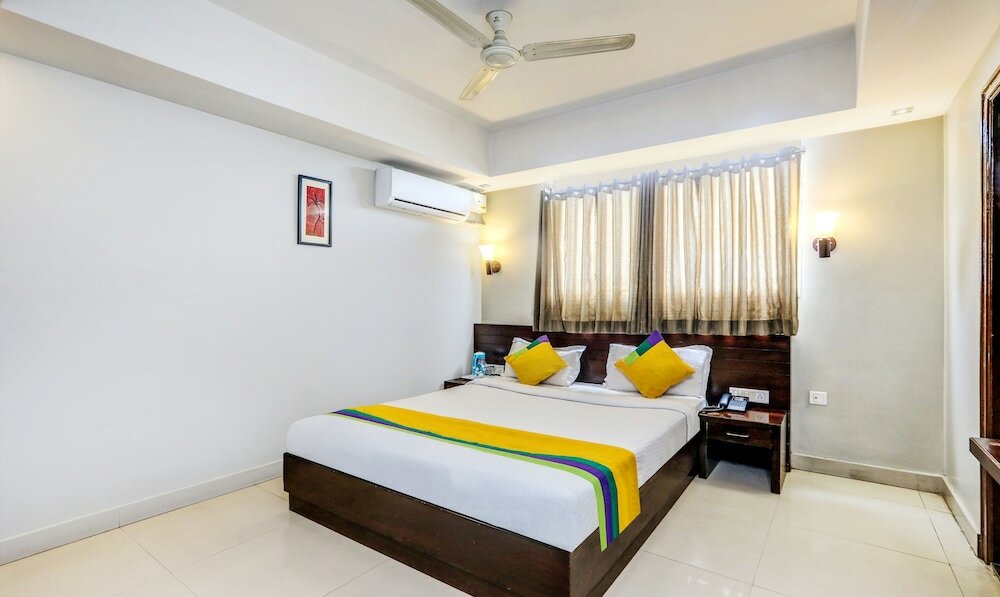 Фото Itsy by Treebo - Greenwood Inn And Suites