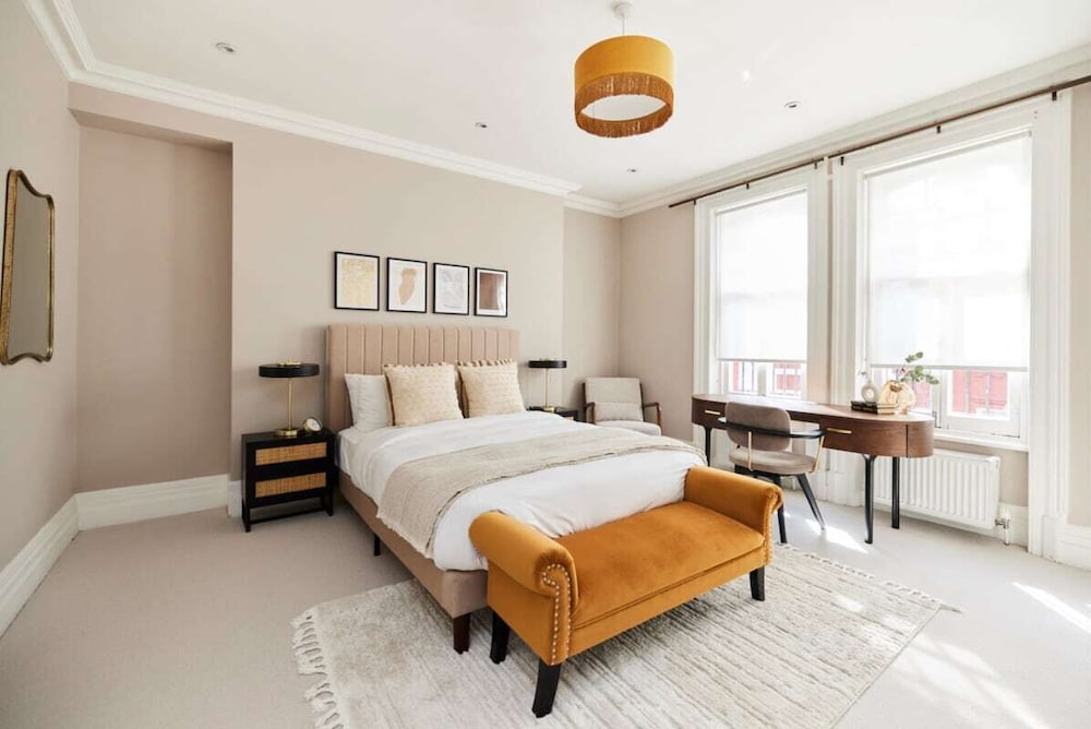 Фото The Hyde Park Mansion Place - Lovely 3bdr Flat