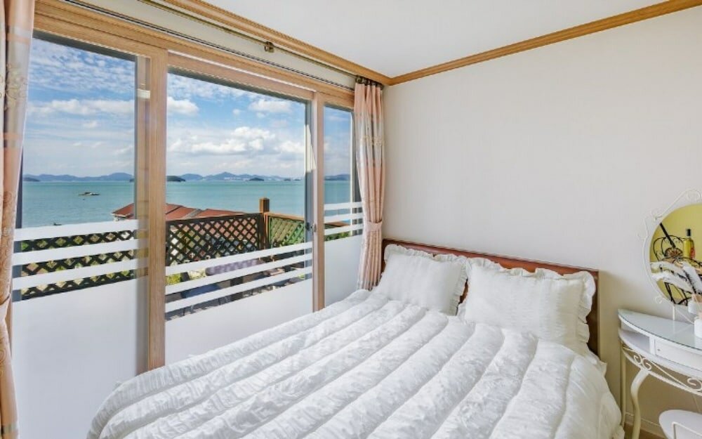 Фото Yeosu Glow Floor Pension