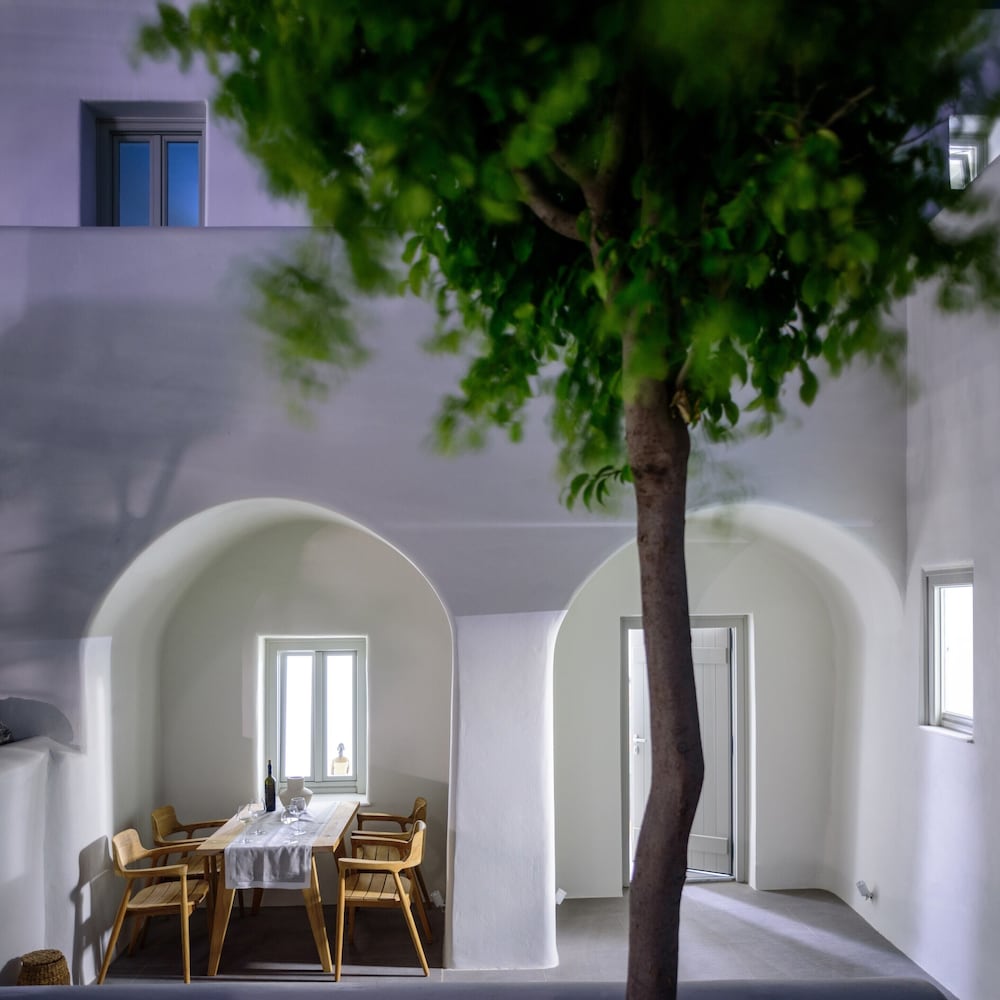 Фото Oia Treasures Art Suites