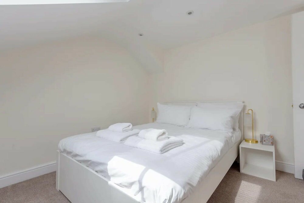 Фото Inviting 4bd House - Greenwich