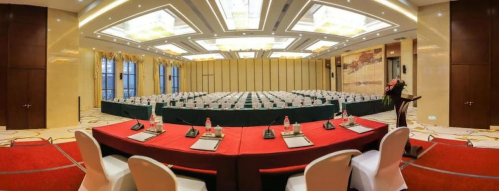 Фото Changsha Hualiang Huatian Holiday Hotel