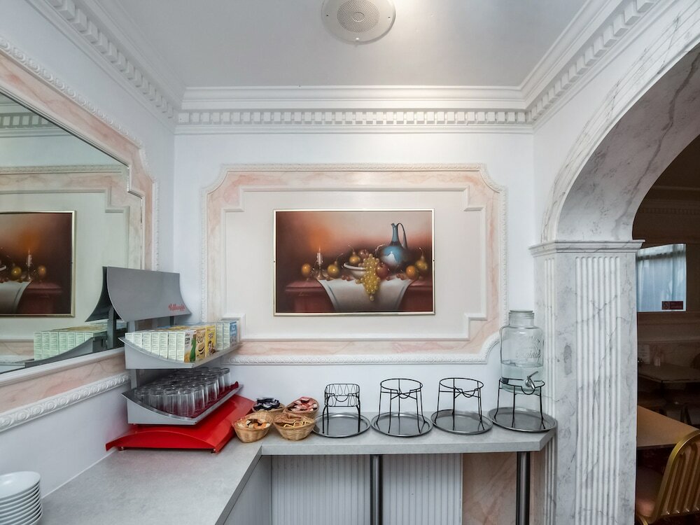 Фото St Georges Hotel Pimlico