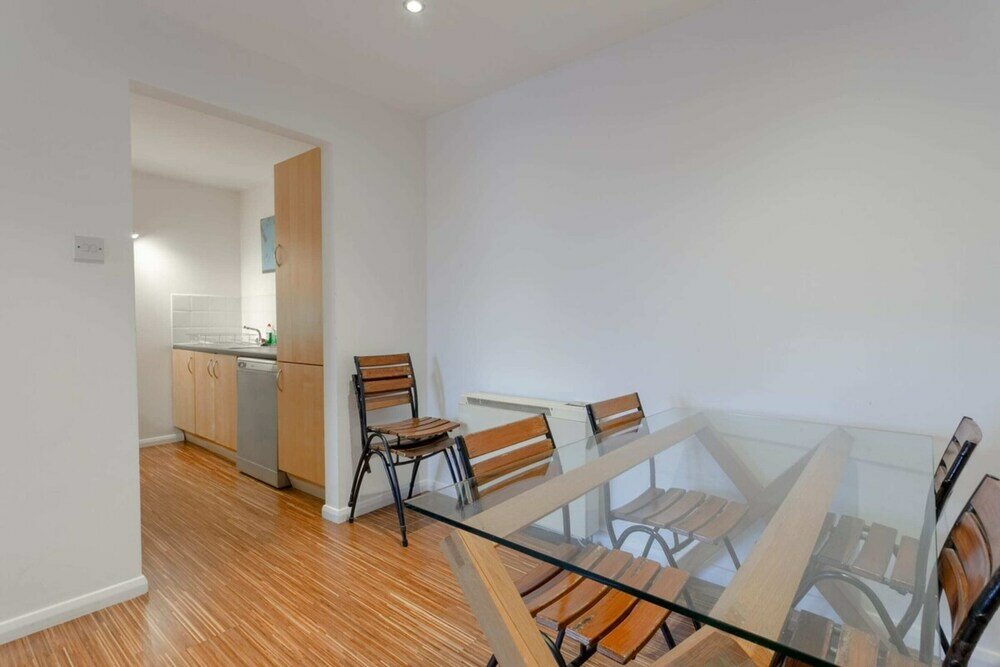 Фото A Spacious 2 Bedroom Apartment In Aldgate East