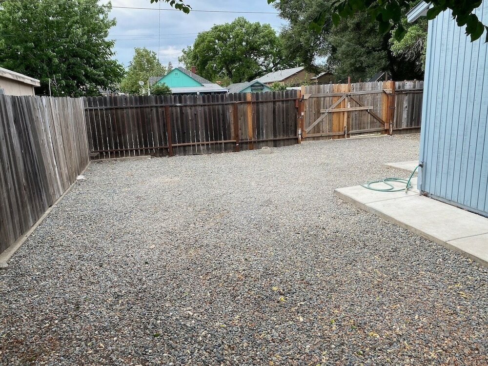 Фото Whole Family - Barrette - back - Hostel