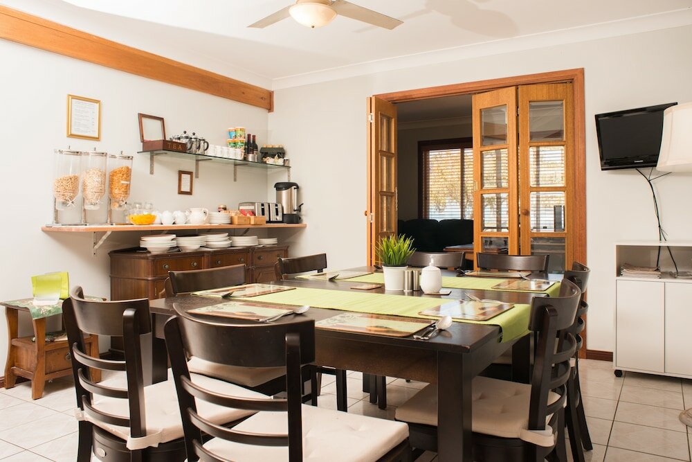 Фото Ainslie Manor B&b