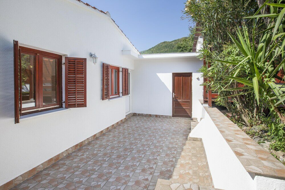 Фото Crystal Sky Apartments