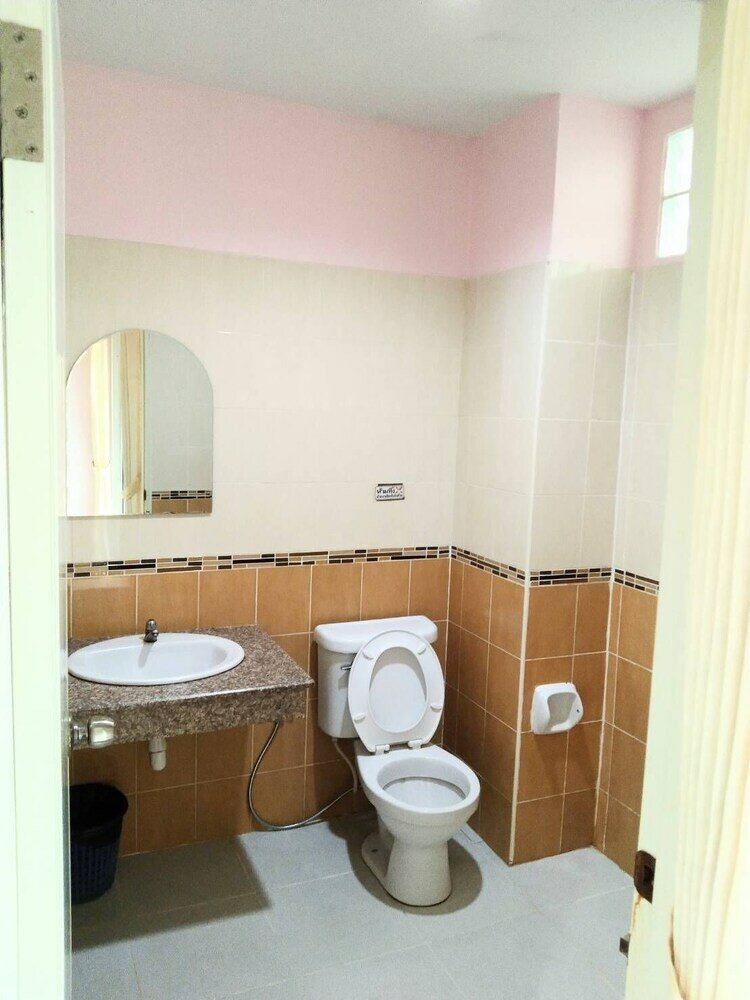 Фото OYO 75399 Choktipparat Place