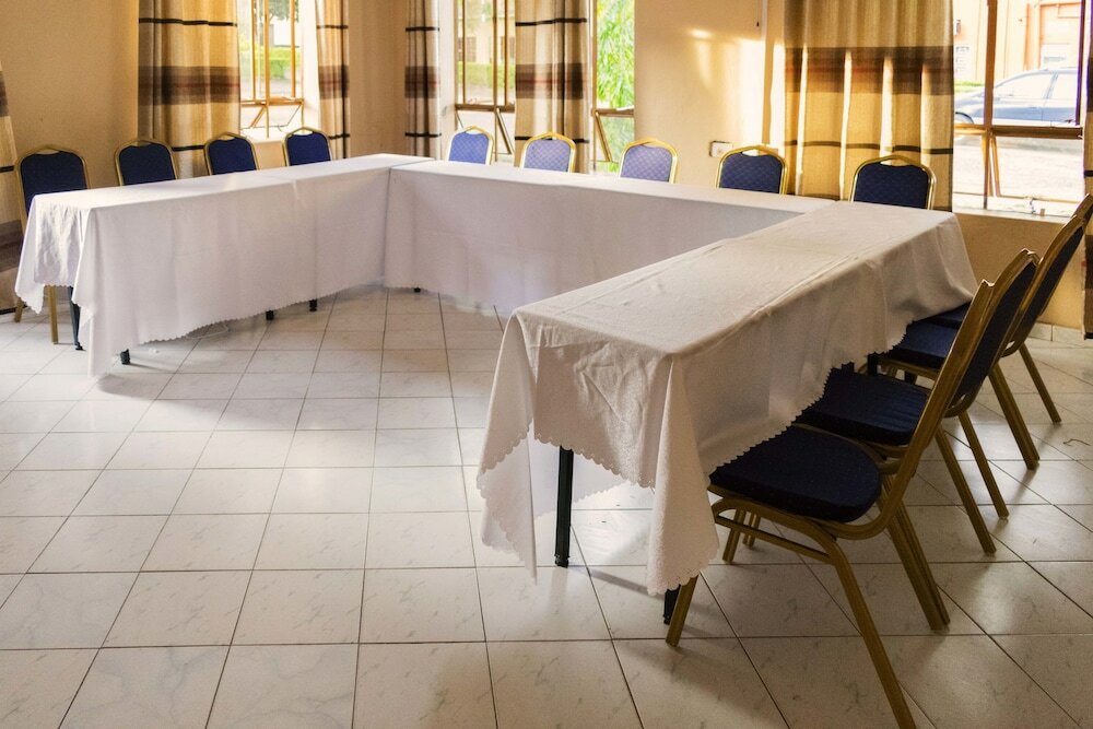 Фото Rwenzori International Hotel