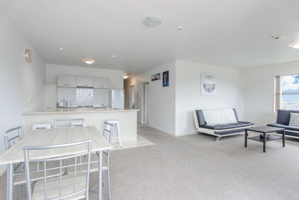 Фото Cozy & Contemporary Apartment