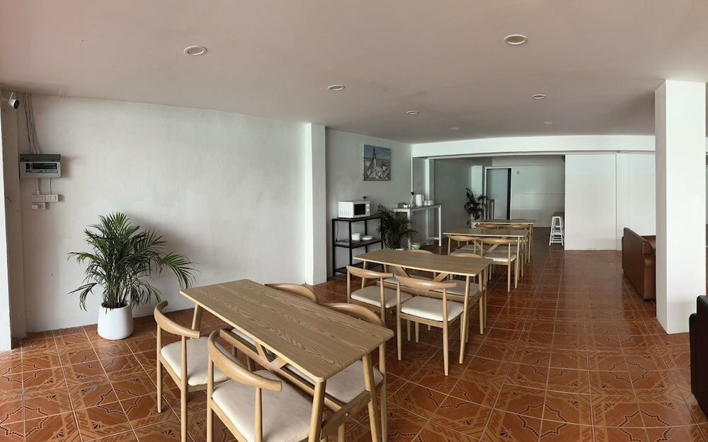 Фото Montana Hotel & Hostel Phuket