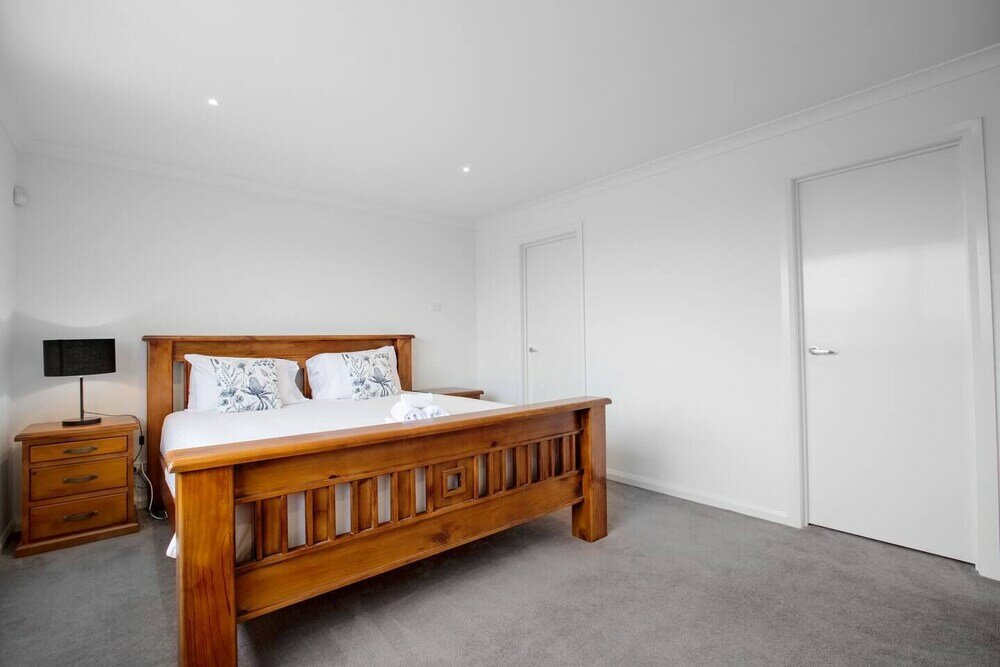 Фото Superb Luxe 5br House@point Cook Near Lake