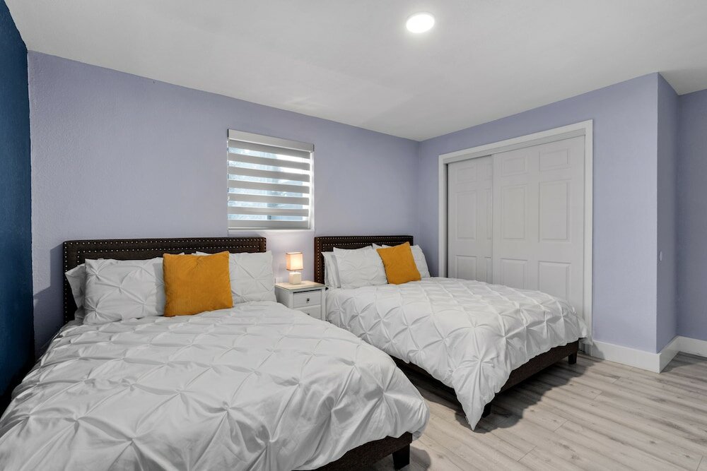 Фото Hollywood Hills House w Backyard-BBQ