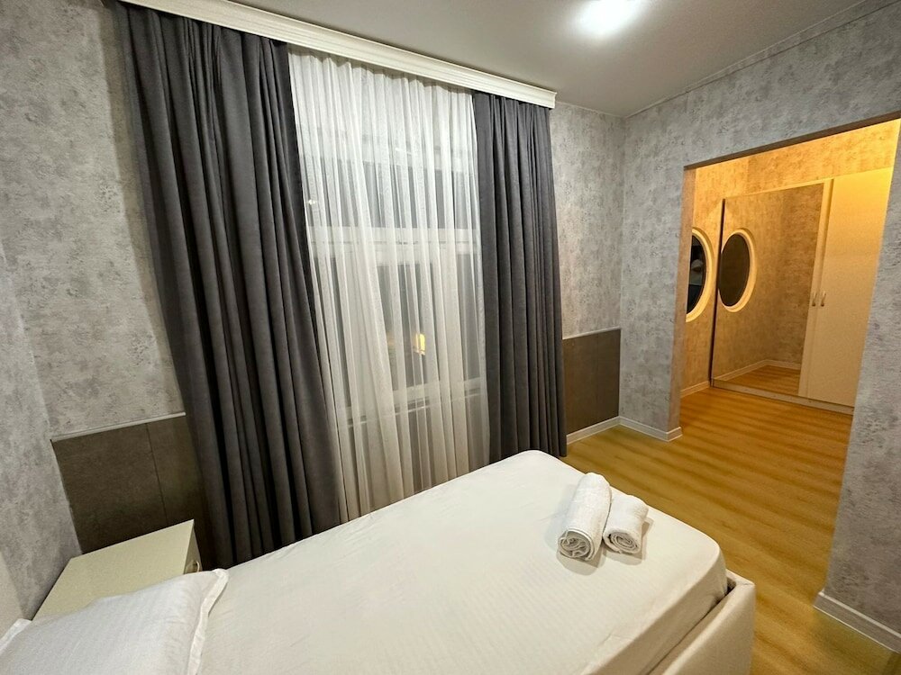 Фото Гостиница на ул. Константина Гамсахурдиа, 1