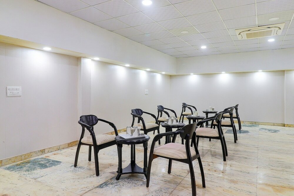 Фото Fabhotel The Premium Suits