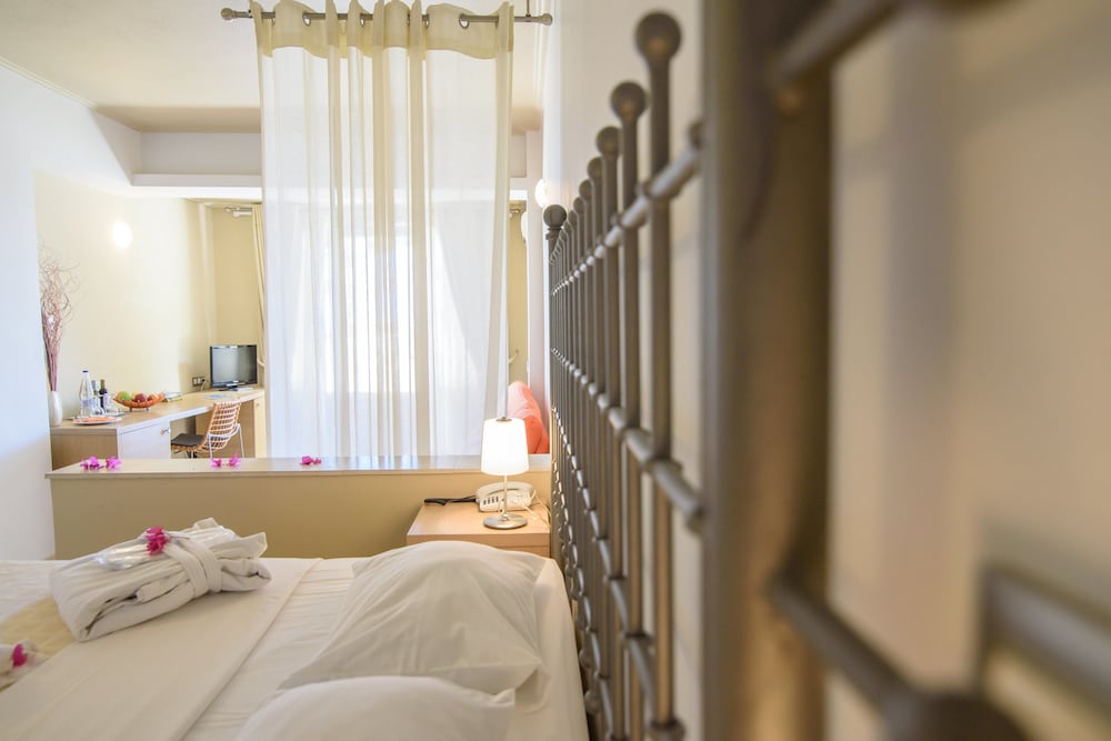 Фото Hotel Antinea Suites & SPA