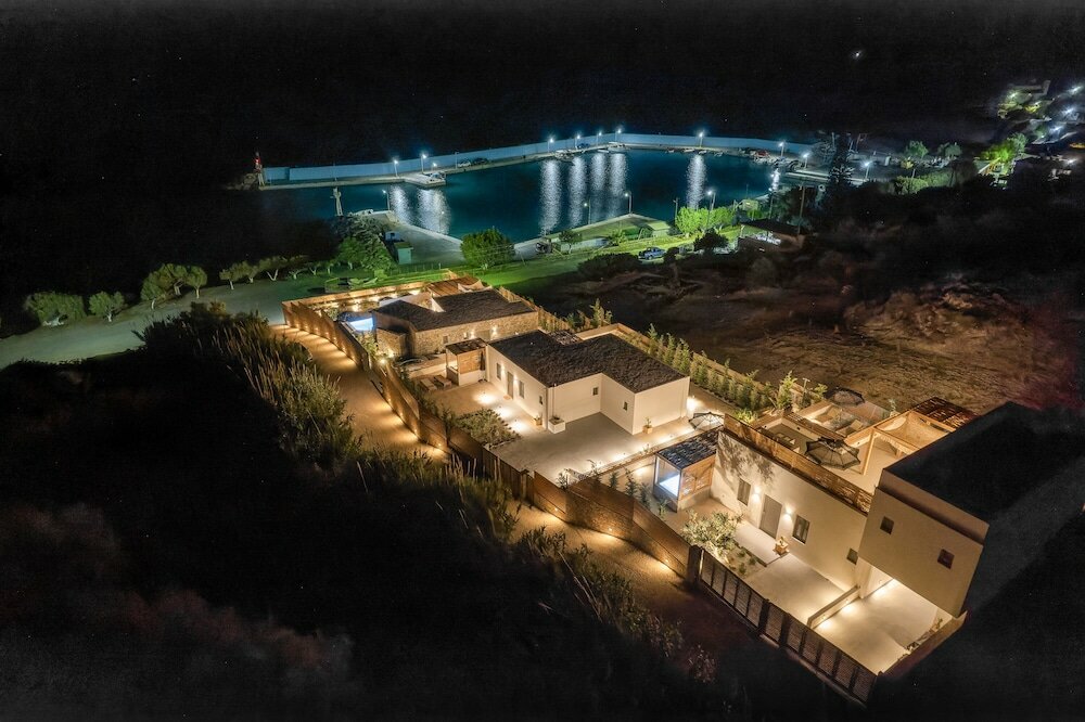 Фото Mneme Suites & Villas