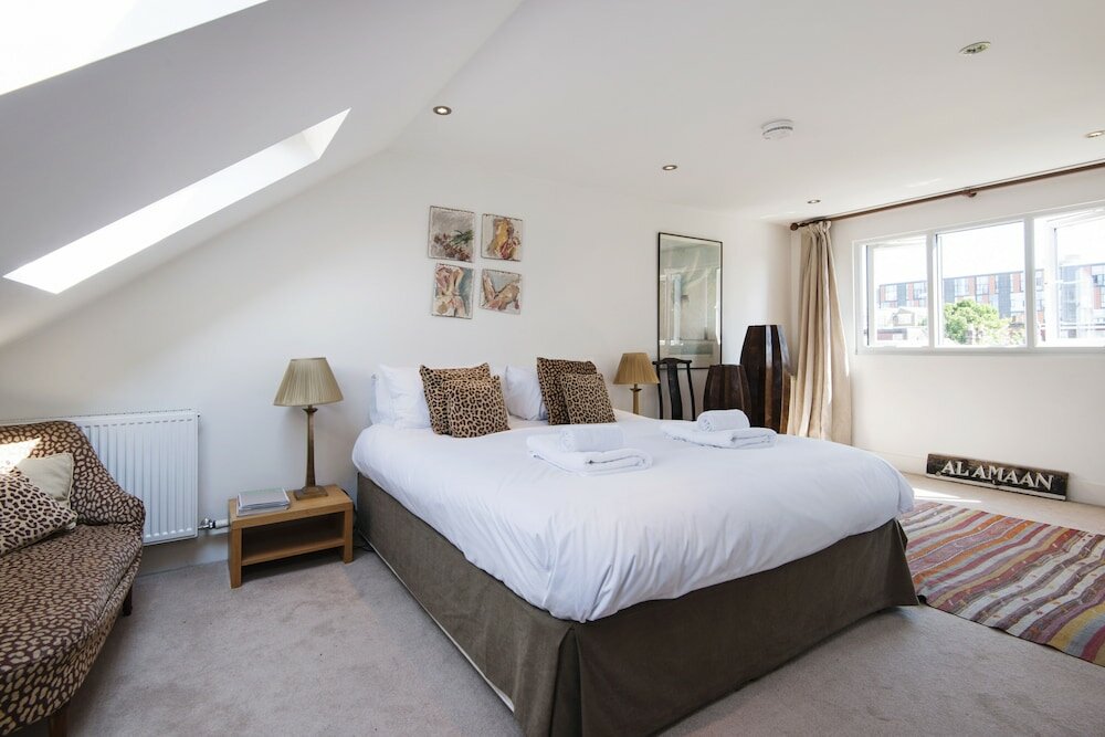 Фото Exquisite East Acton Home Close to Shepherds Bush by Underthedoormat