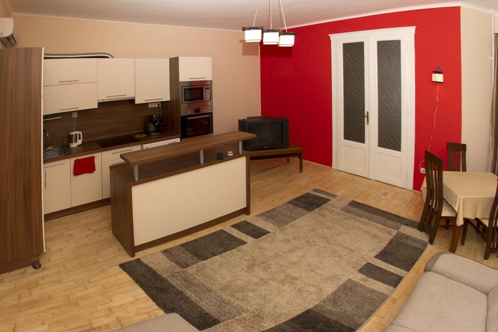 Фото Be a Budapester