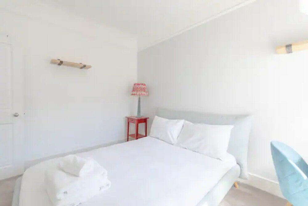 Фото Charming 4bd House With Private Garden - Tooting