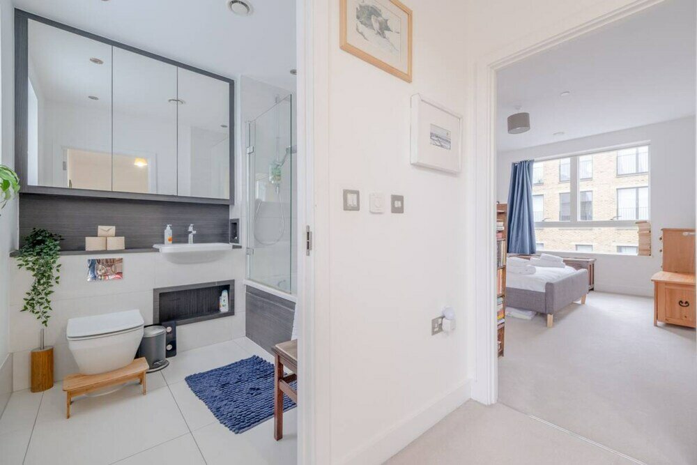 Фото Bright 2 Bedroom Maisonette Near Stratford