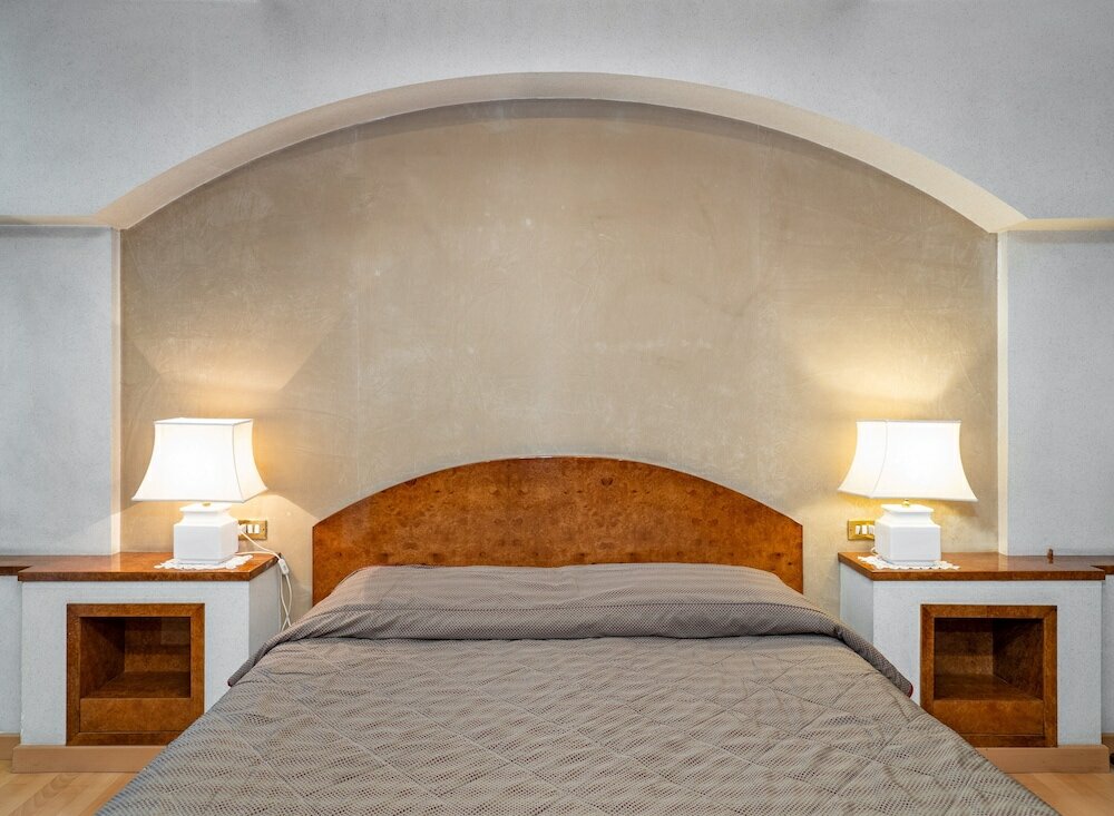 Фото Elegant Flat in Milan's Heart