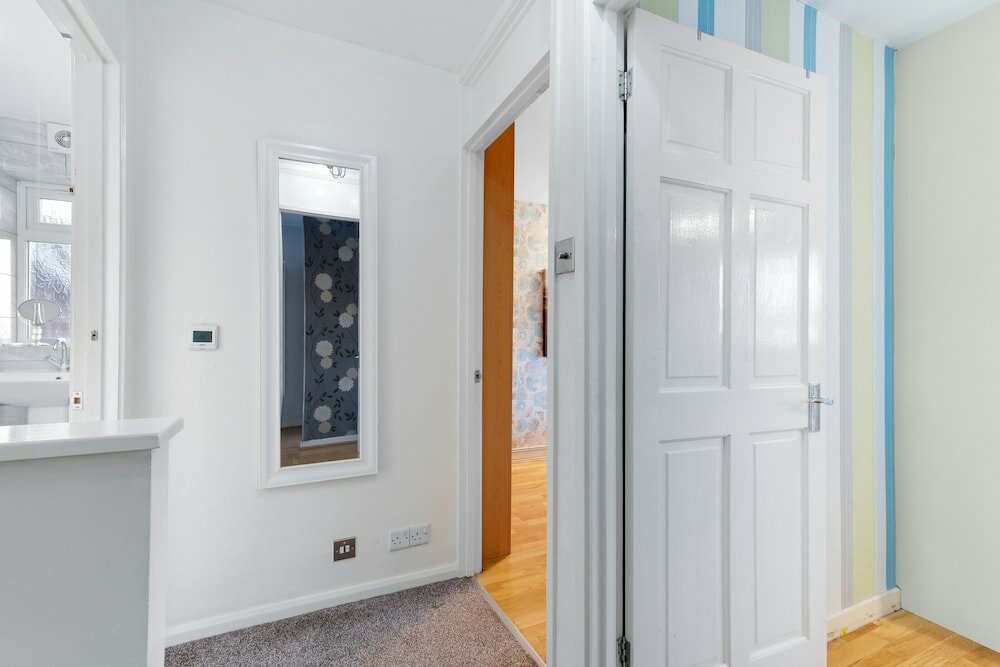 Фото Serviced 4 Bdrm 2 bath house Maidenhead