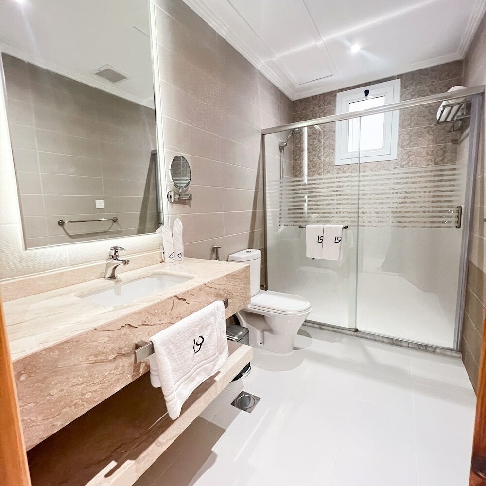 Фото Level Nine Hotel