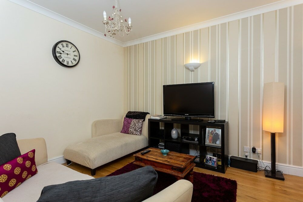 Фото Comfortable Flat Near Liverpool Street With 2 Bedrooms