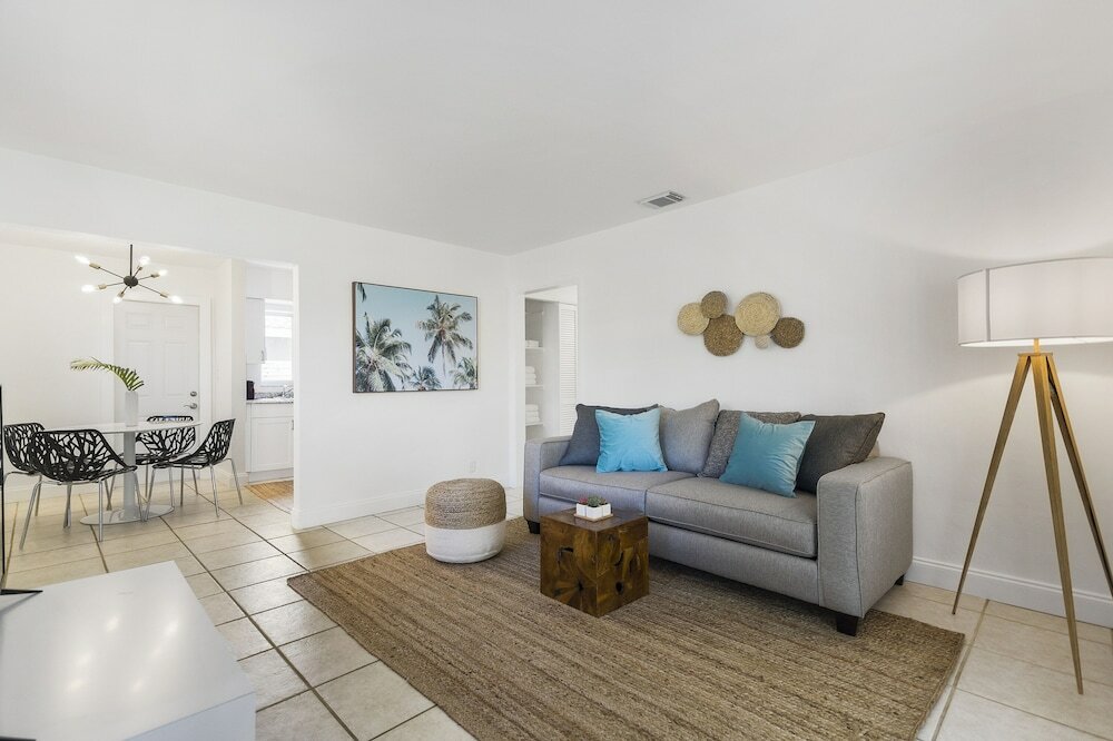 Фото Alani Bay Premium Condos