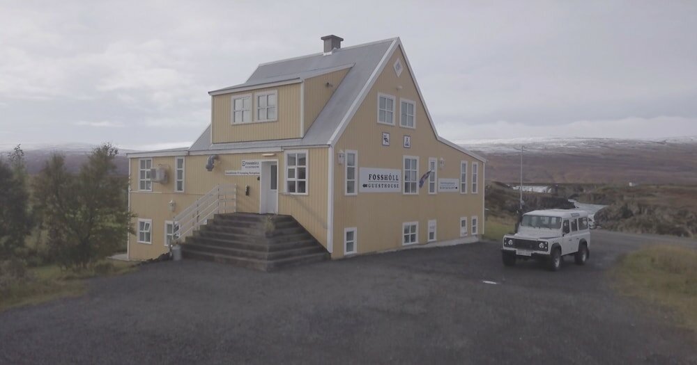 Фото Fosshóll Guesthouse