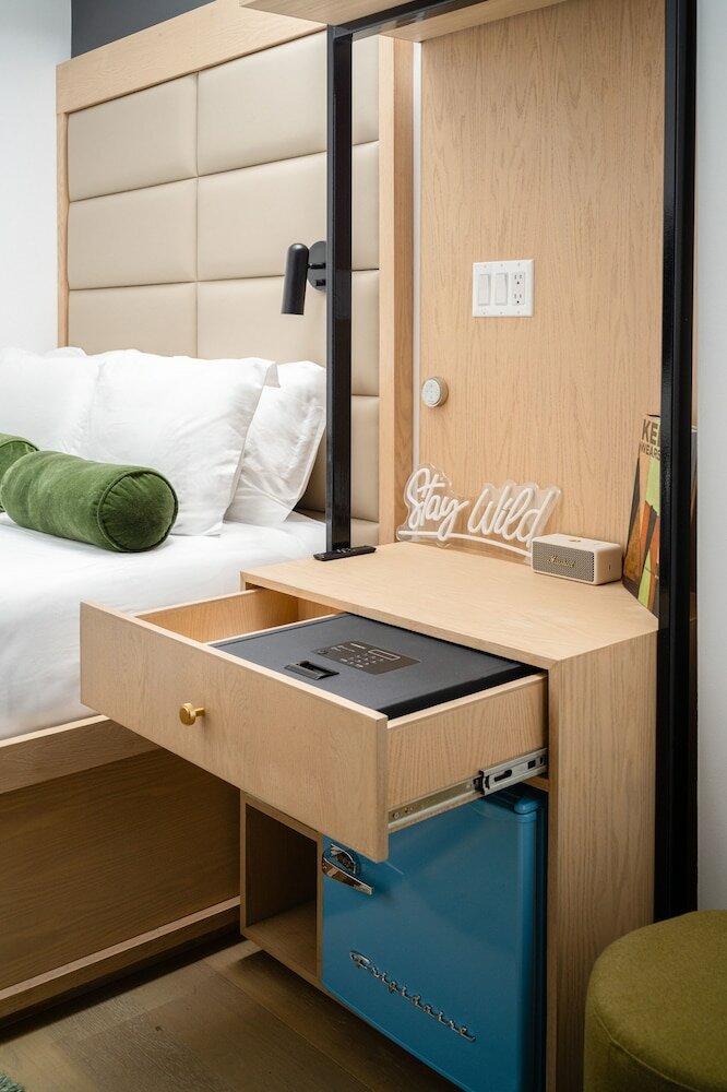 Фото Little Charlie Hotel