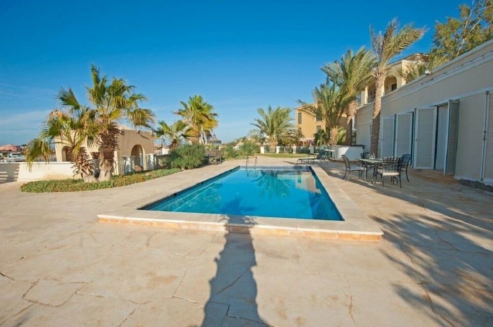 Фото Chic 4-Bedroom White Villa for Rent in El Gouna Egypt