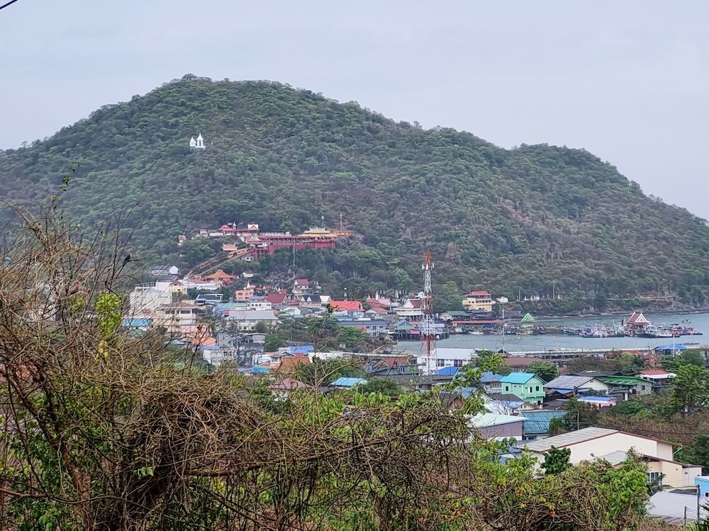 Фото Sawasdee Sichang Resort