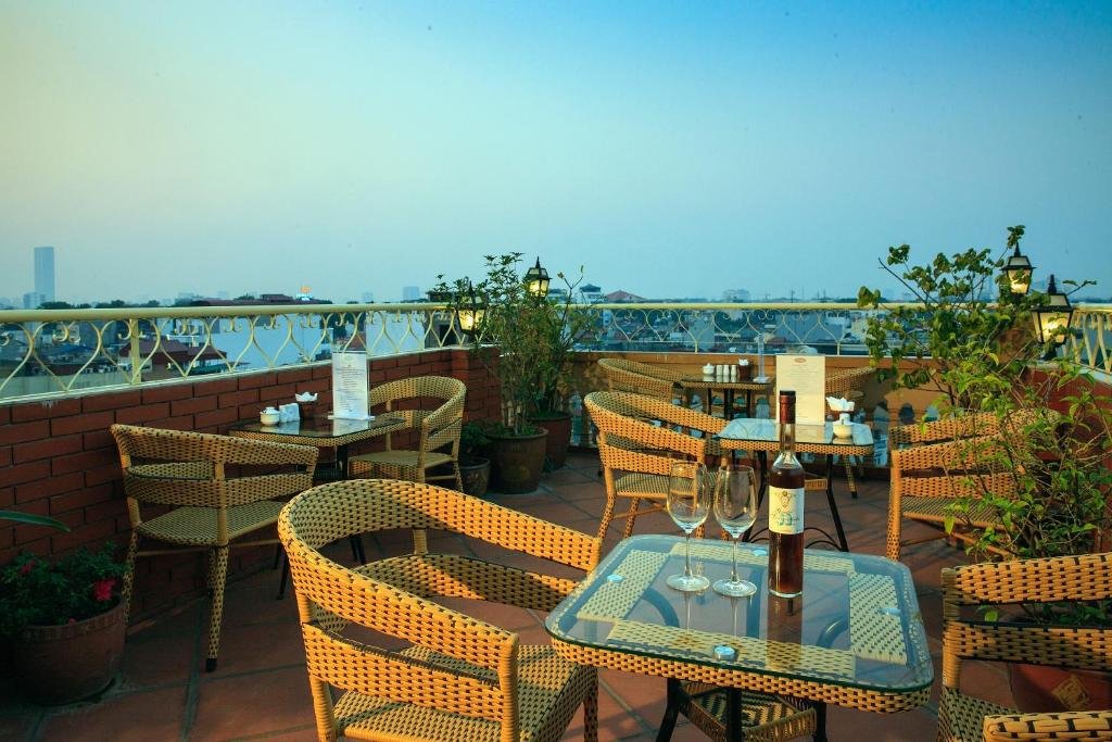 Фото Lucky 3 Hotel & Travel