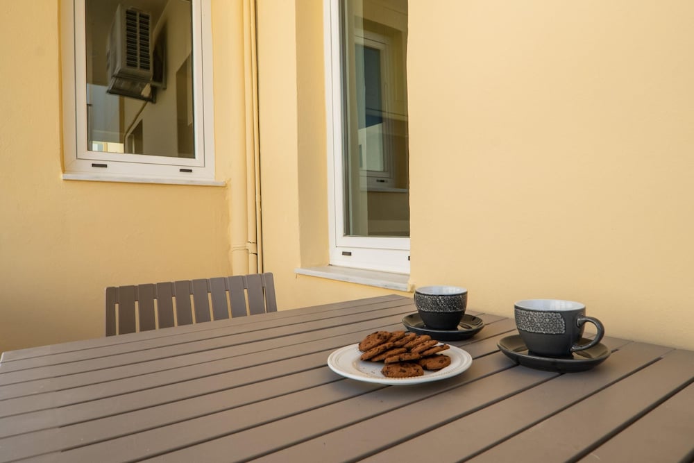 Фото Manos Beachside Apartments