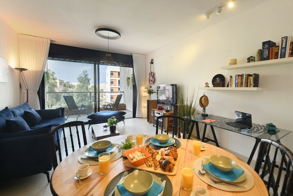 Фото Cozy Nest Apartment with balcony