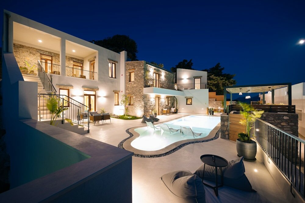 Фото Mirthea Suites