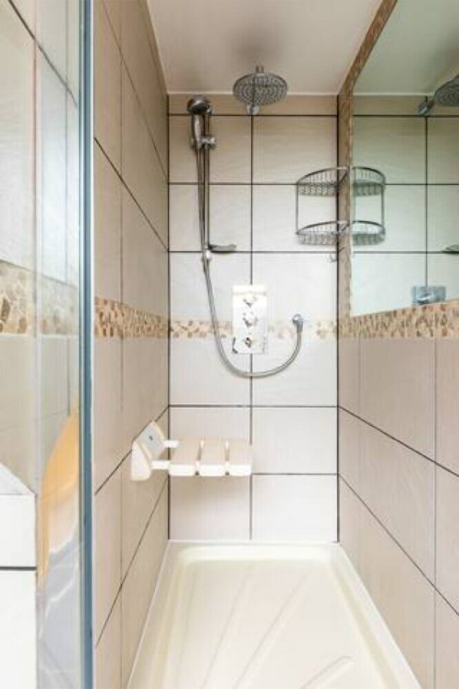 Фото Cosy 3 Bedroom House in Kingston