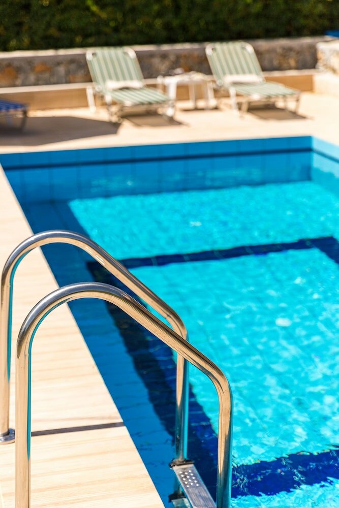 Фото Gorgeous Villa With Pool & Gardens