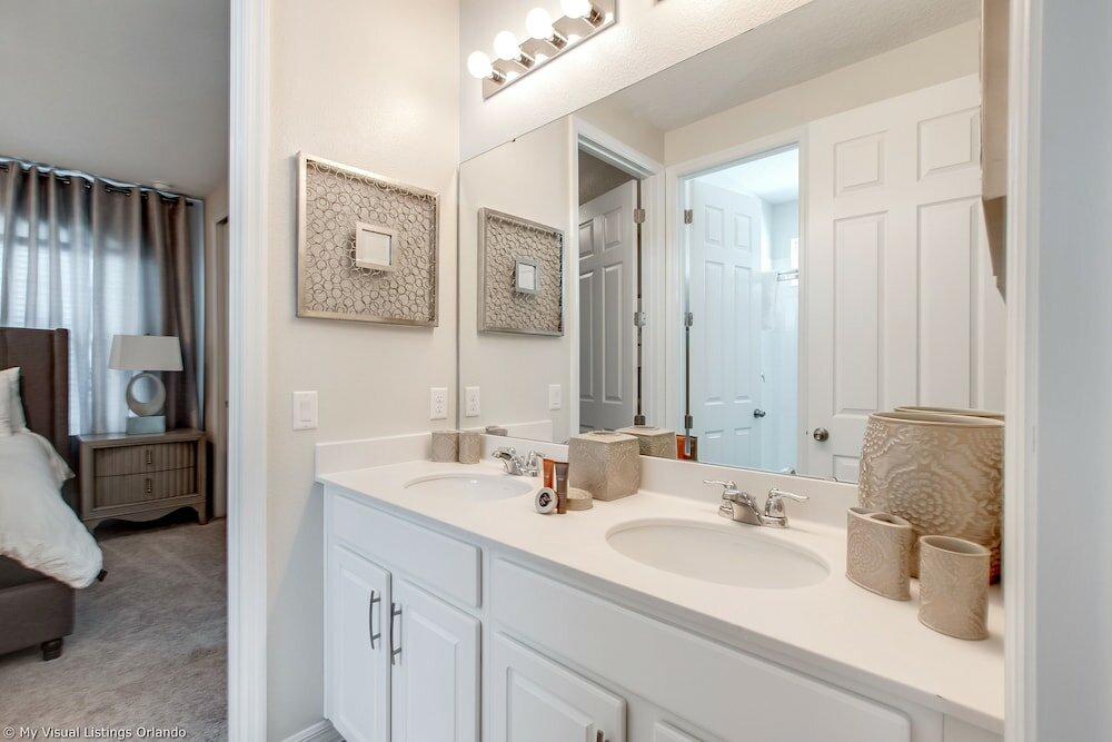 Фото Spectacular 6 Bedroom 5 Bathroom House