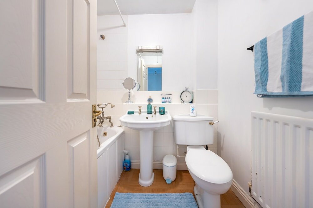 Фото Pierocks Wickets Luxury Entire House, Free Parking and Wi-fi in Maidenhead