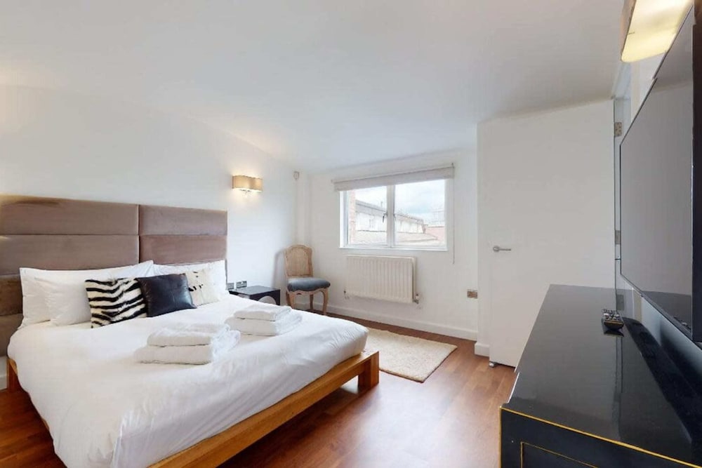 Фото Short let - Penthouse Apartment With West-facing Terrace