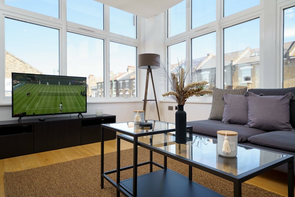 Фото Panther House by Oval